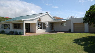 Cross Street House | Kidd's Beach Self-catering
