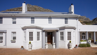 Capeblue Manor House | Lakeside Accommodation