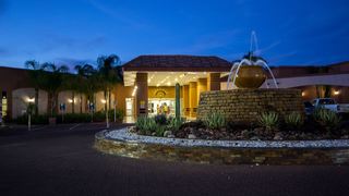 Desert Palace Hotel & Casino Resort | Keidebees Accommodation