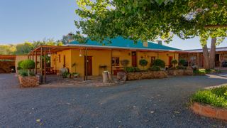 GaMamadi Guest Farm | Accommodation Three Sisters
