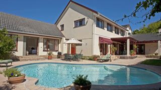 Pinoak Cottage | Constantia Self-catering