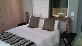 Afrika Sun Suites: Papa G's Accommodation | Sandhurst Self-catering