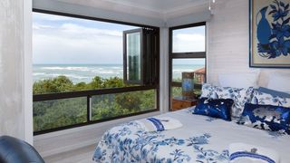 Houtboschbay Honeymoon Suite with Jacuzzi | Aston Bay Accommodation