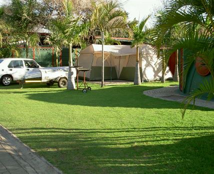 Igloo Inn Overnight and Caravan Park