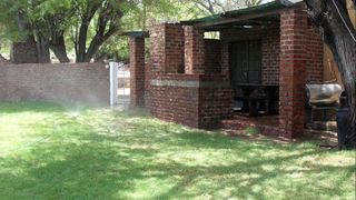 Lorraine's Guest House | Accommodation Jansenville