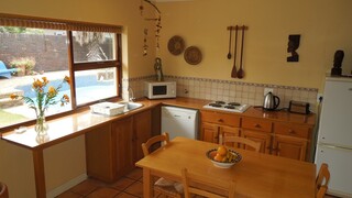 Dolphin House | Accommodation Bloubergrant
