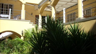 Elephants Rest Backpackers Lodge | Accommodation West Hill