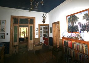 Inside the house Lig en Skaduw.