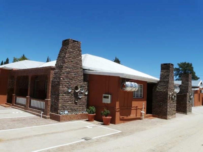 Ikaia Africa Lodge - Out of Africa Guest Houses | Carnarvon Accommodation