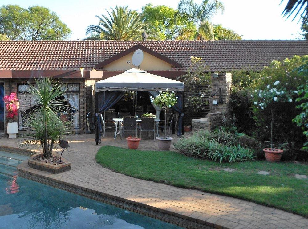 Old Umtali Guest House | Fourways Lodges
