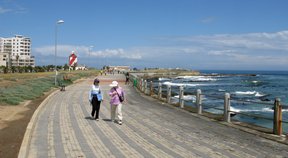Flanked by a promenade used by runners and walkers, the Green Point Lighthouse, in Beach Road, Mouille Point, Cape Town was the first solid lighthouse structure on the South African coast, first lit on 12 April 1824. 