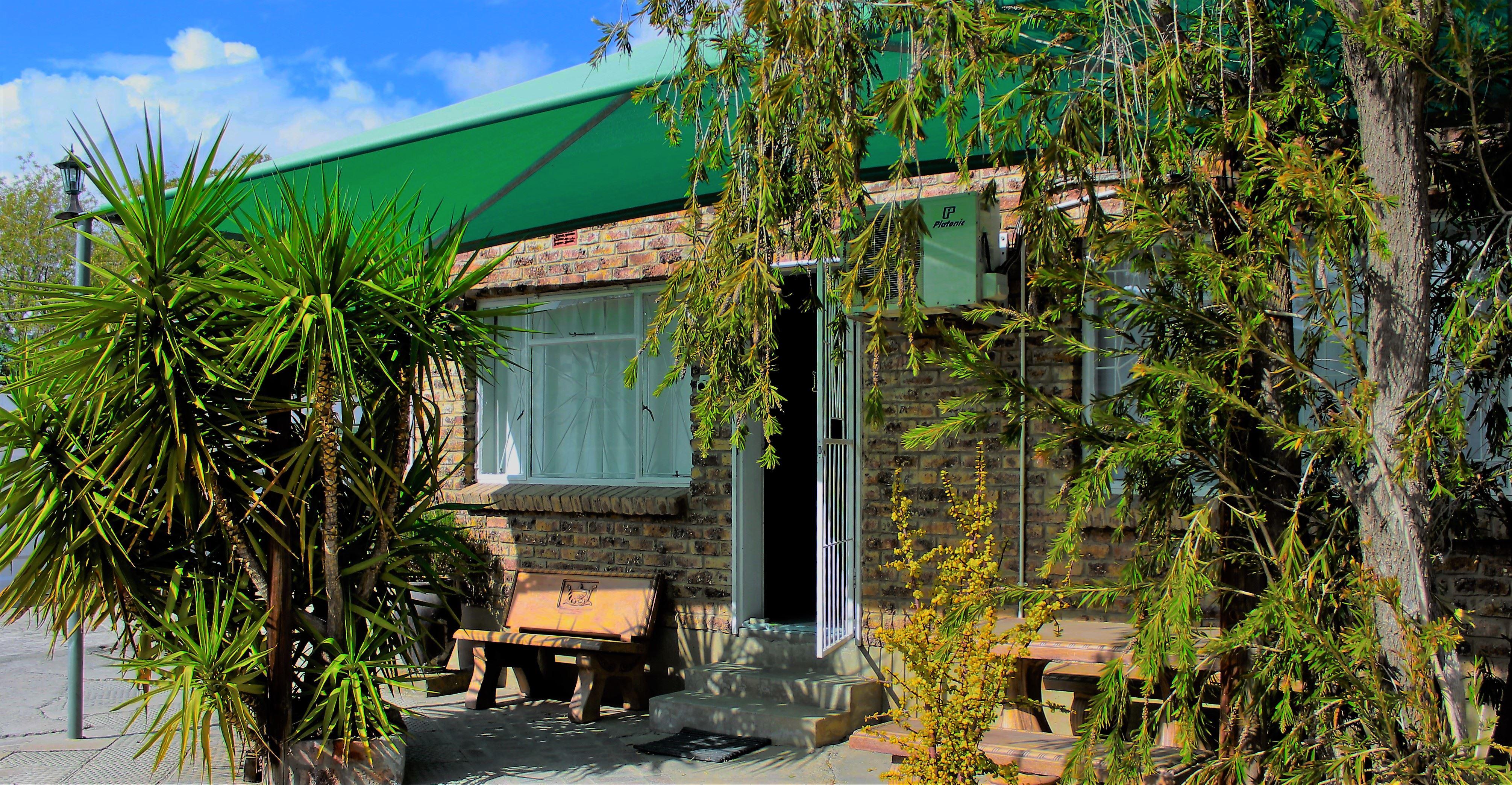 Central Holiday & Overnight Flats | Beaufort West Accommodation