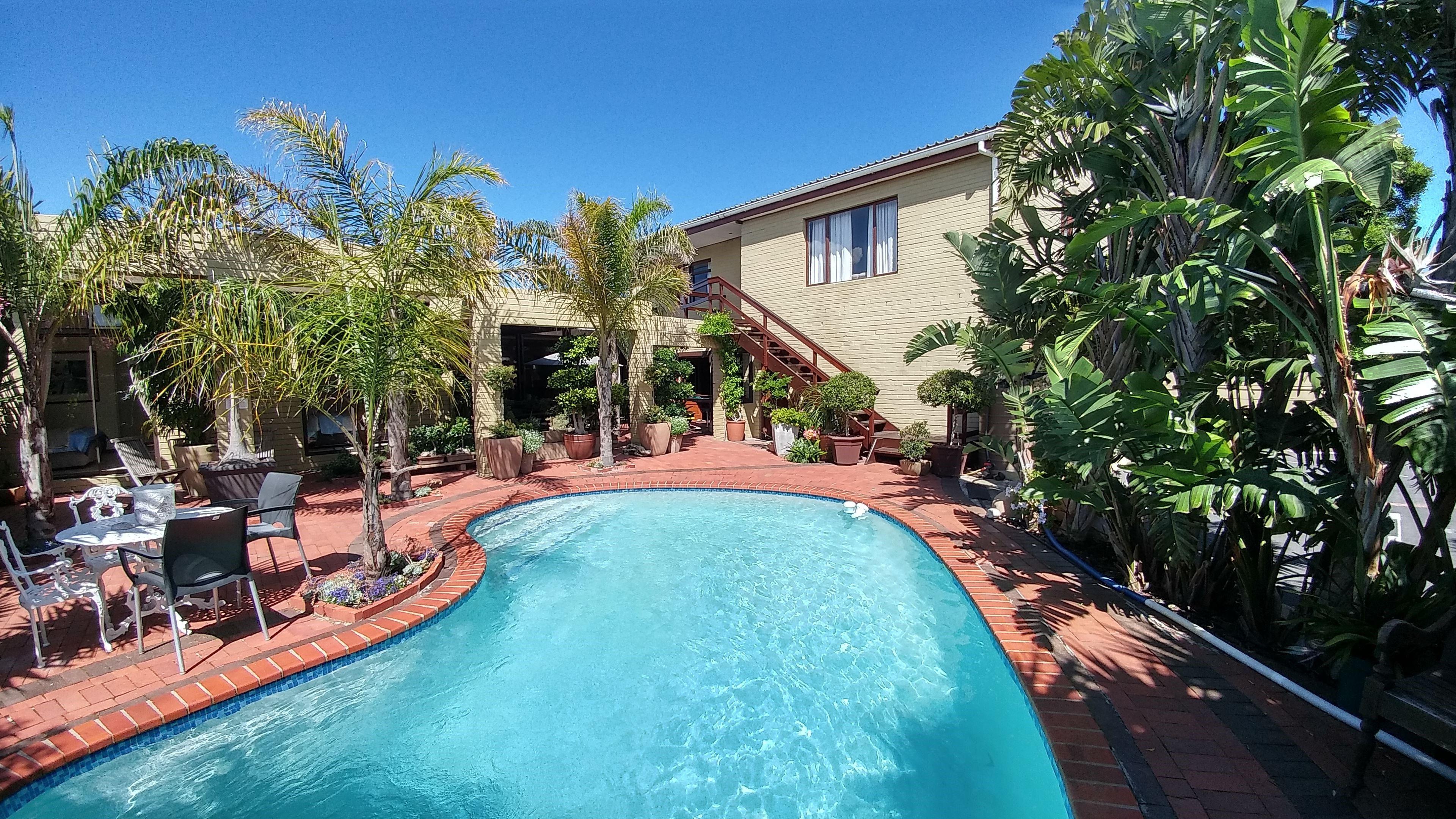 Driftwood House | Bloubergstrand Specials