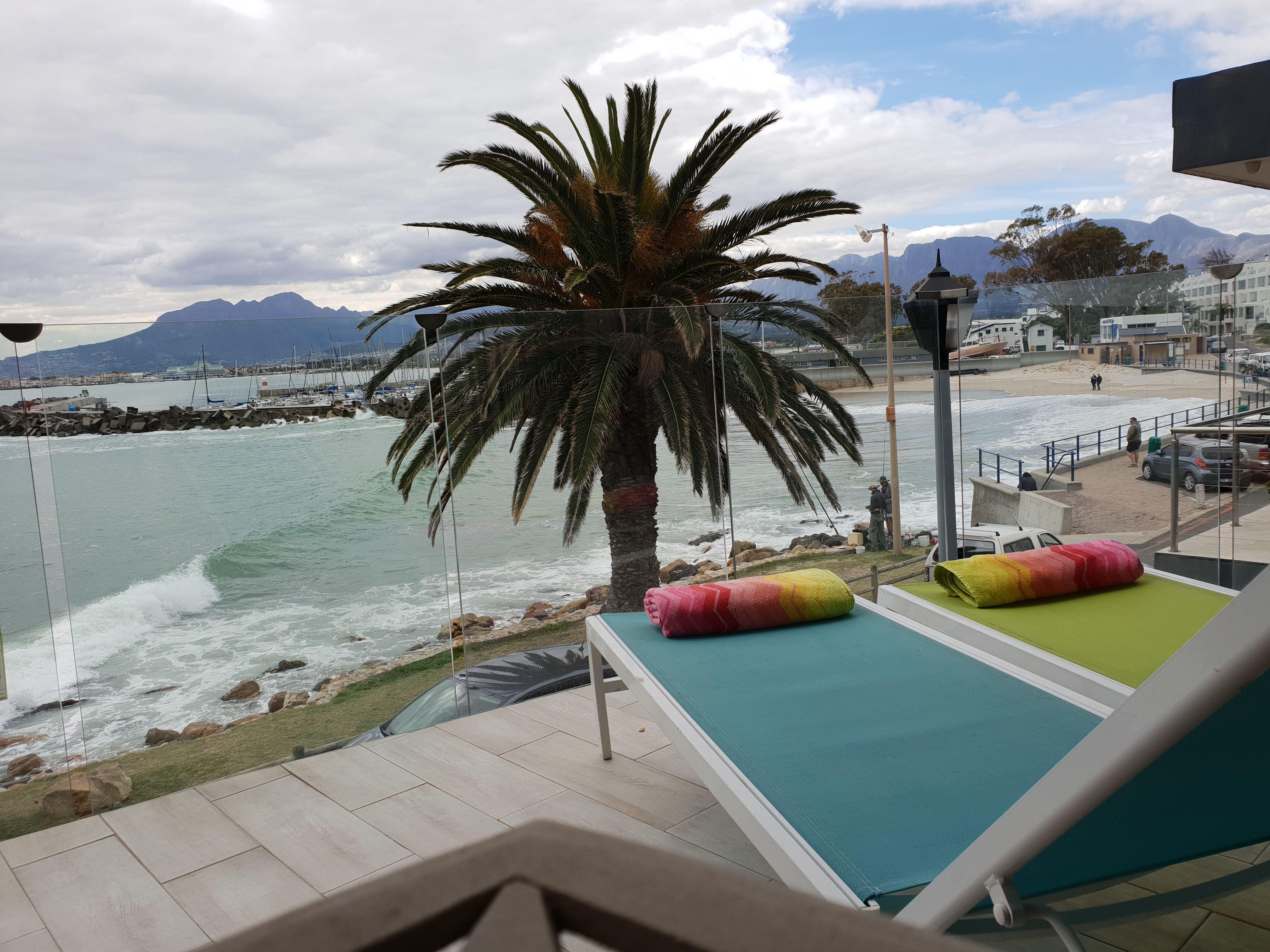 The Beach Apartment | Accommodation Gordons Bay