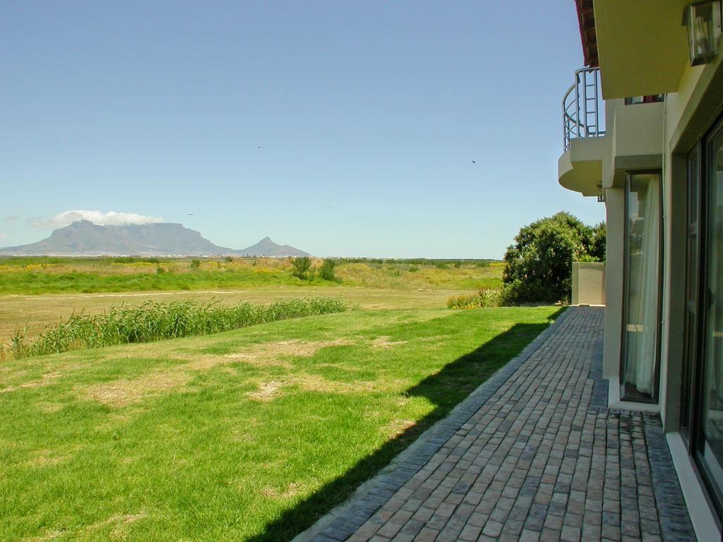 Castellon Guest House | Accommodation Table View