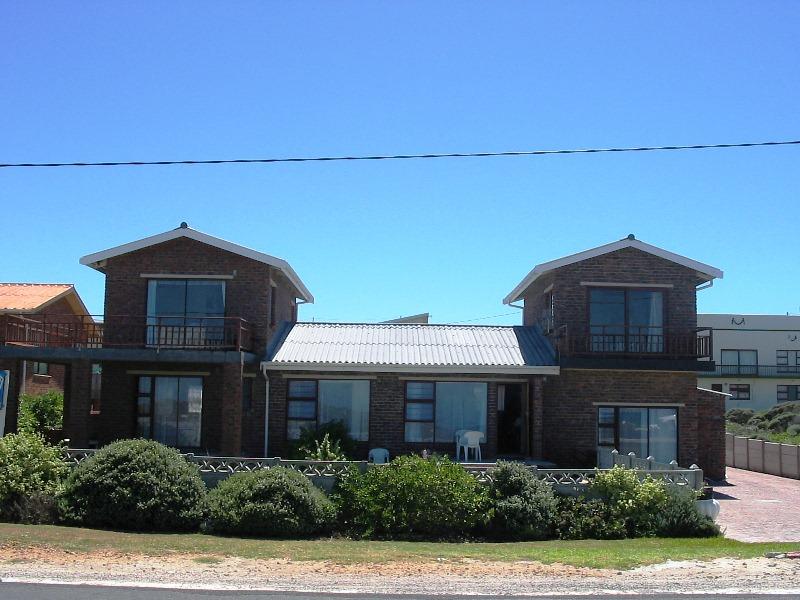 Rosilou Seafront Accommodation | Accommodation Struisbaai