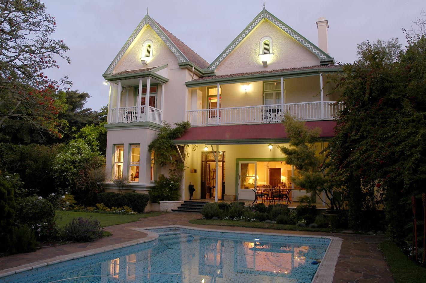 Hacklewood Hill Country House | Walmer Accommodation