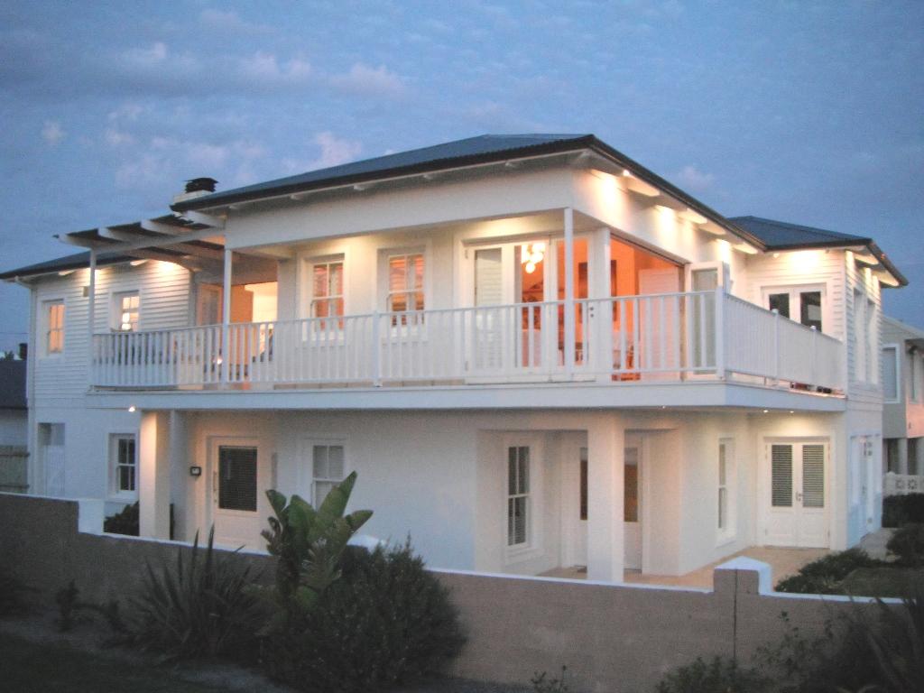 Shore's Edge | Accommodation Sandbaai