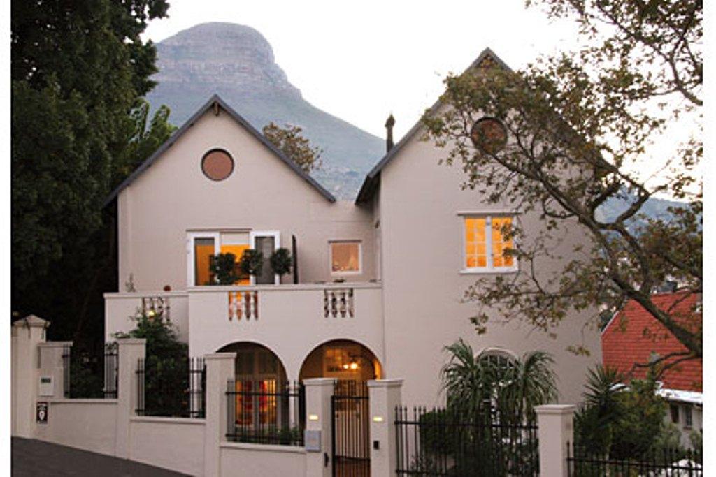 Four Rosmead | Oranjezicht Accommodation