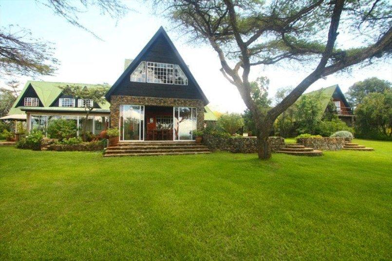 Lakai House and Cottages
