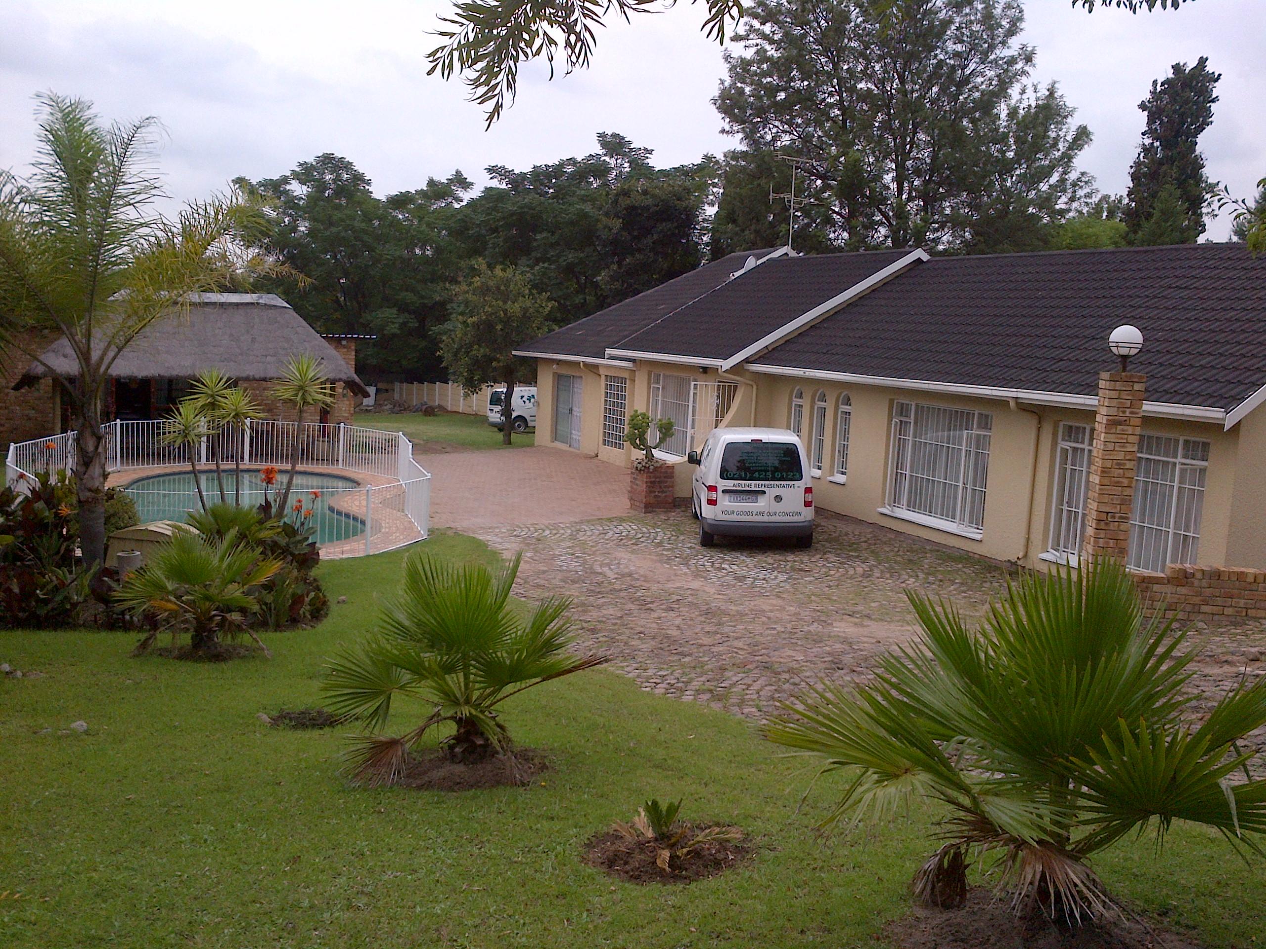 Bruno Comfort Suites | Accommodation Olivedale