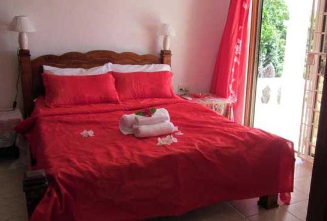 Lighthouse 65 | Anse Aux Pins Accommodation