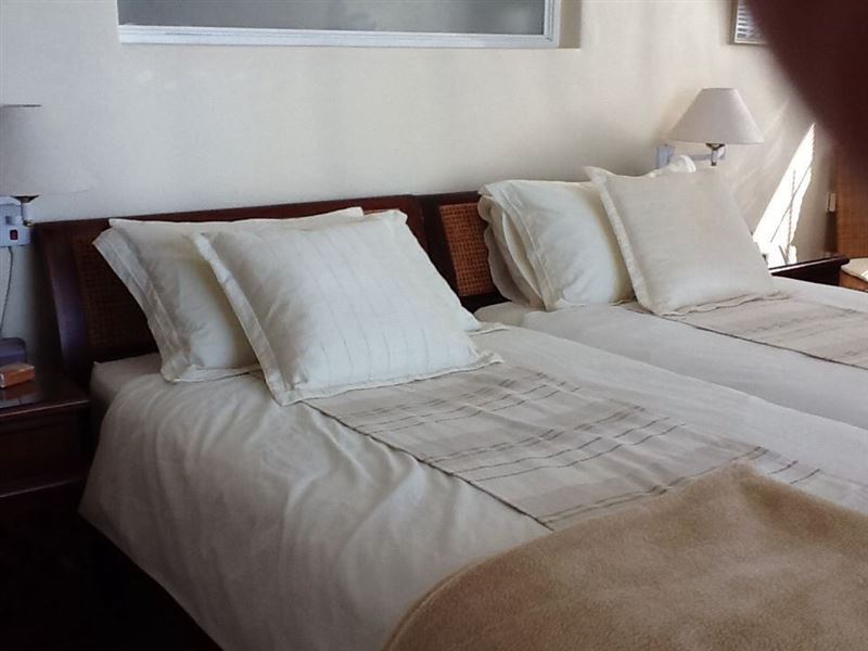 second bedroom with two single beds