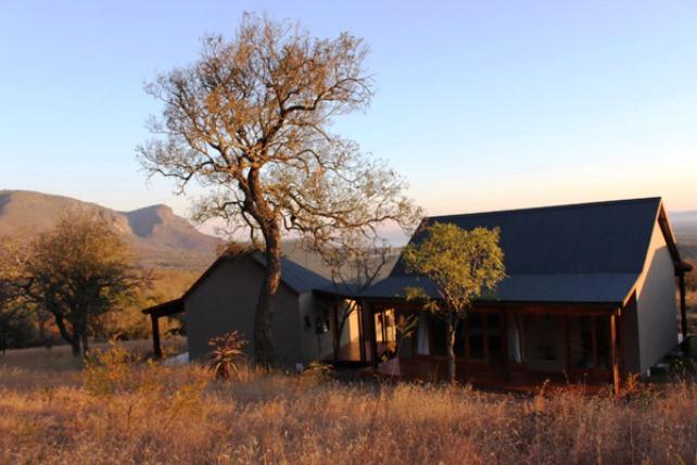 Royal Jozini’s Lisango Lezulu Lodge | Lavumisa Accommodation