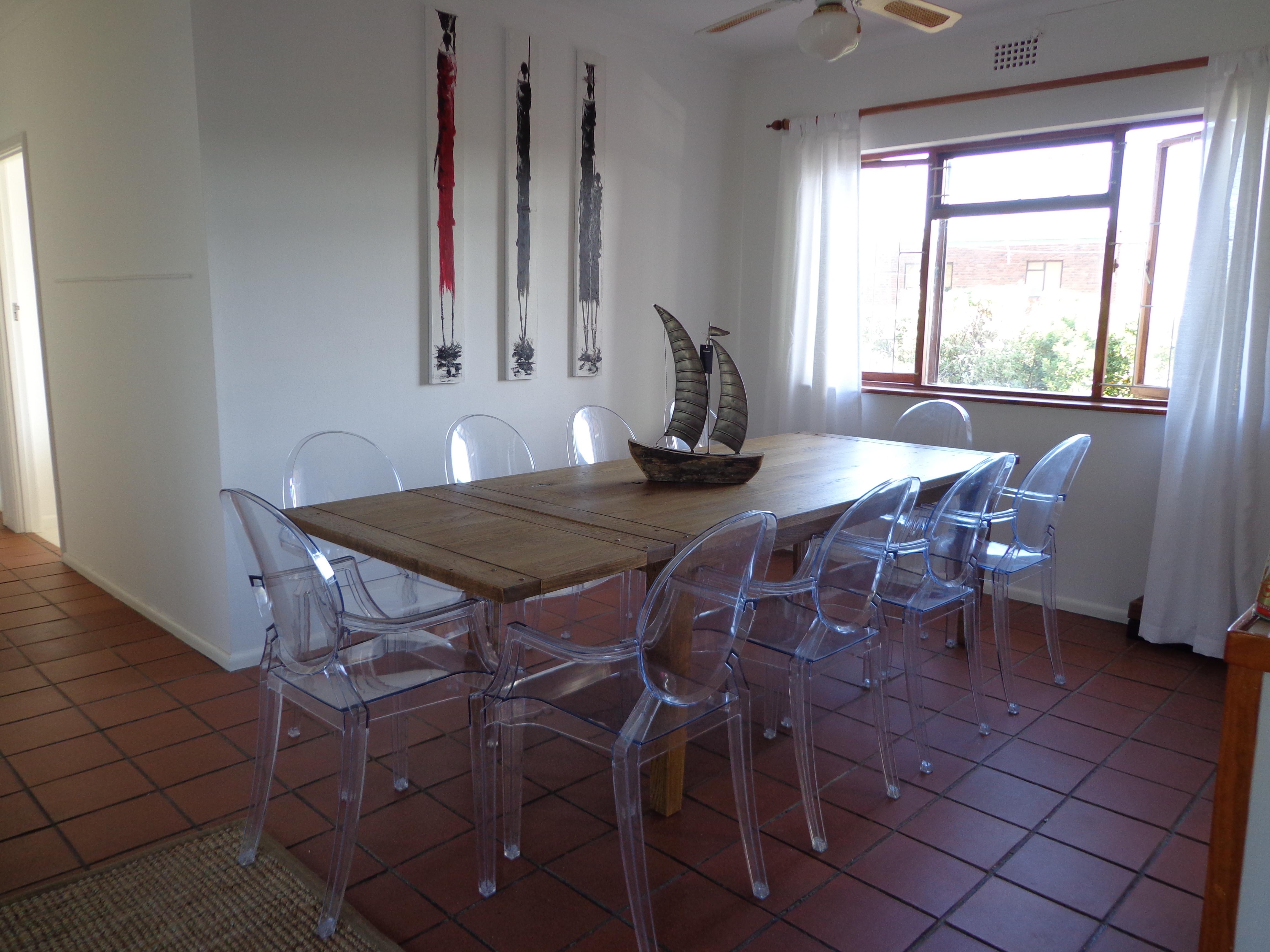 Dining area adjacent to kitchen