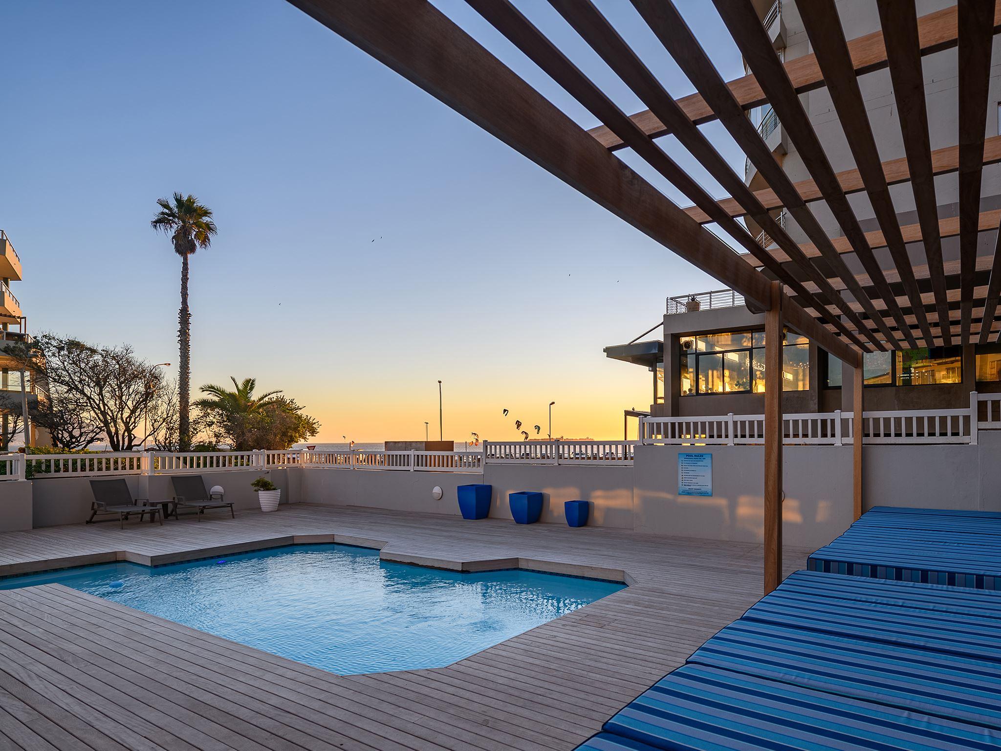Table View Villas