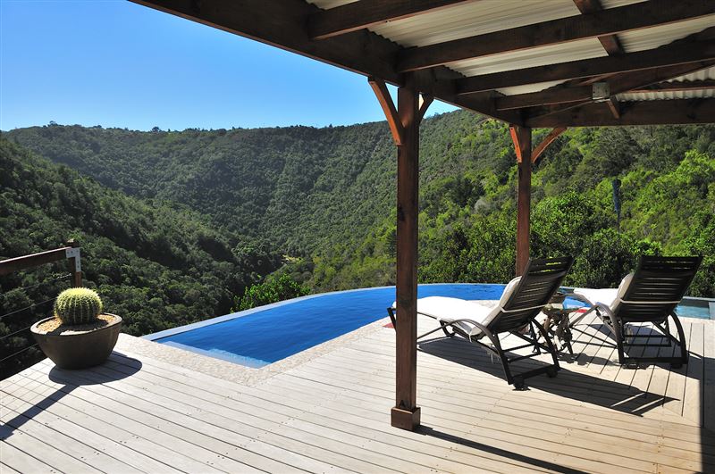 Swimming pool and view 