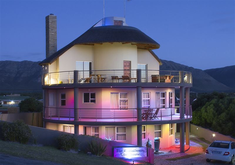 Exterior © theroundhouse