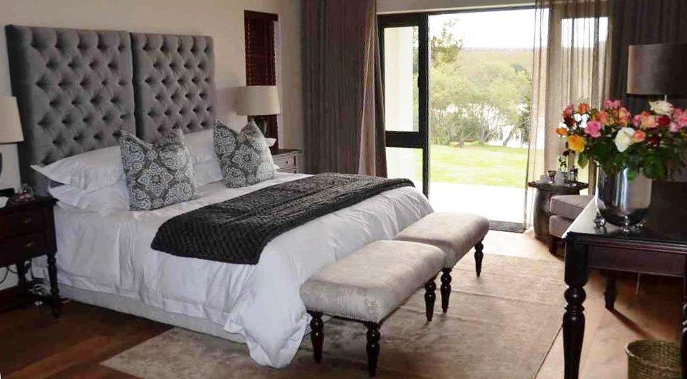Under Oaks - The Vineyard Suites | Accommodation Paarl