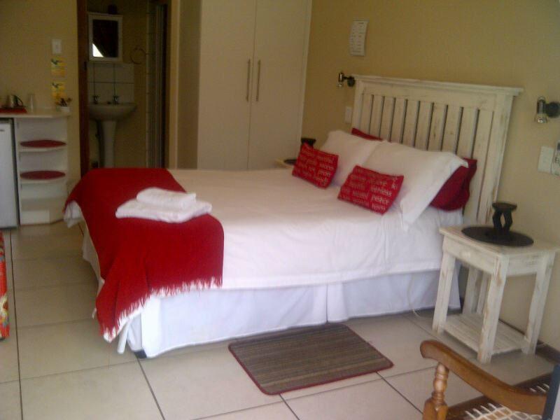 Bateleur Guest House | Hillcrest (Kimberley) Accommodation