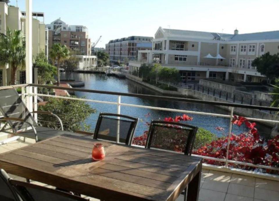 Waterfront Stays 102 | V & A Waterfront Accommodation