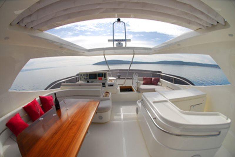 Ferretti 881 HT | Split Accommodation