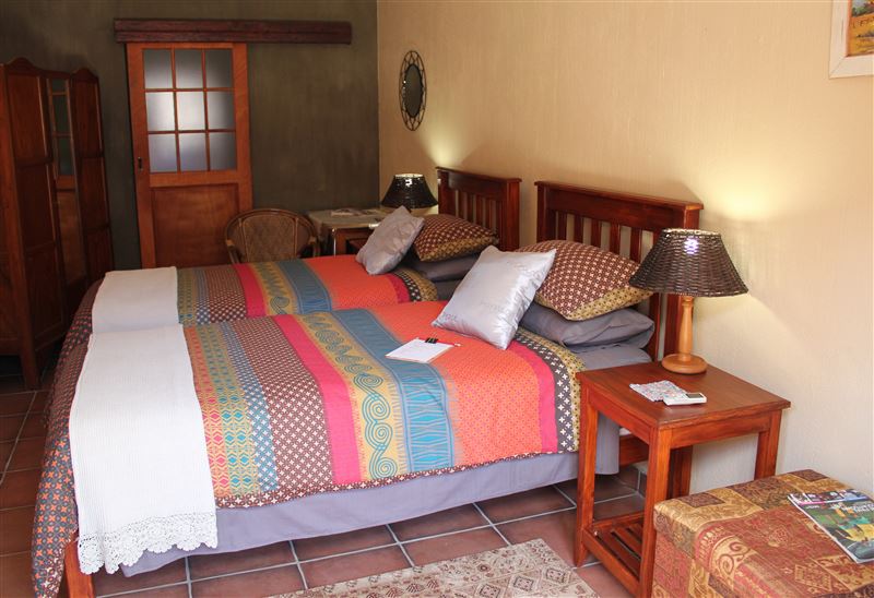 Cross bedroom with two single beds © C Murray