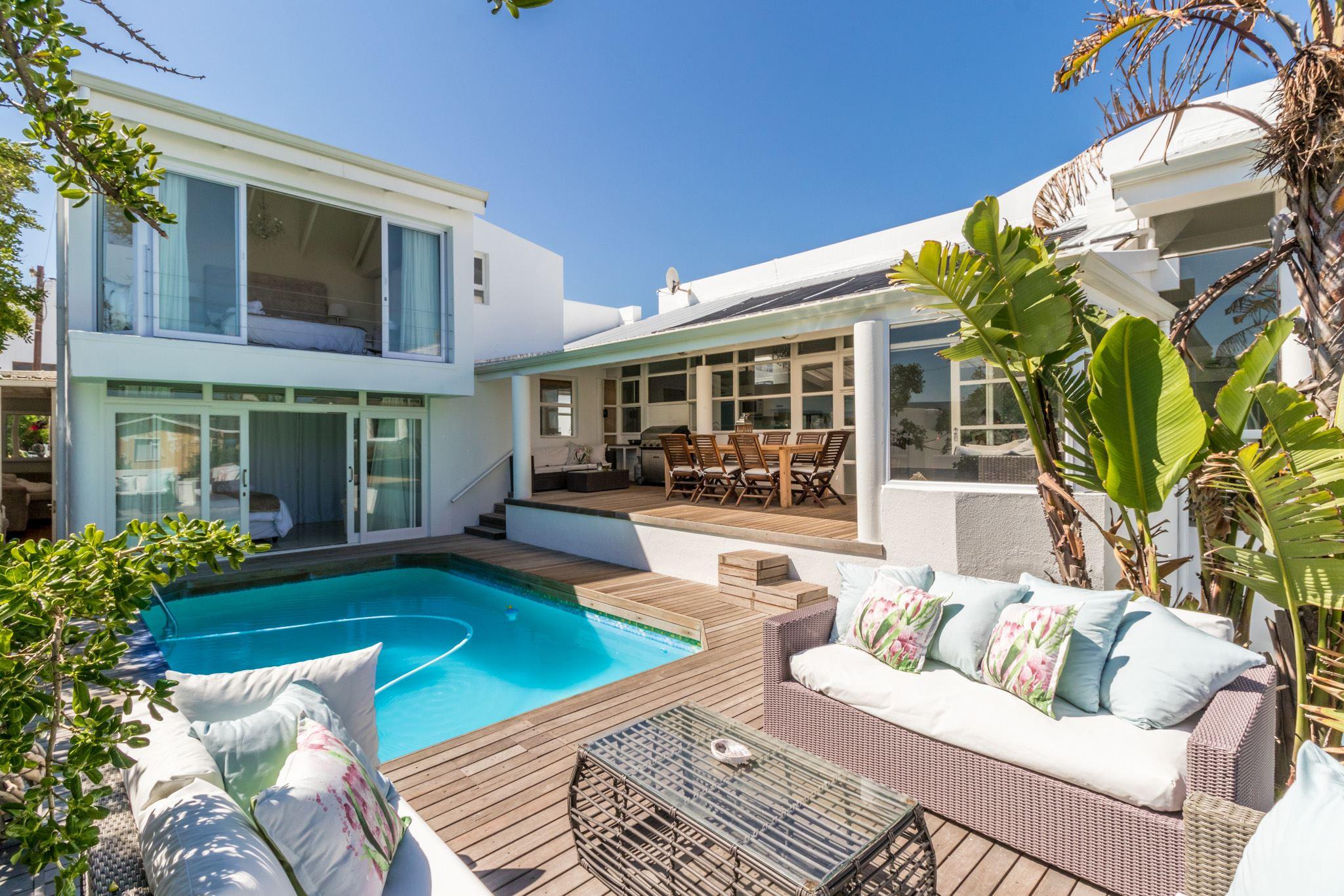 White Waves Beach House | Accommodation Bloubergstrand