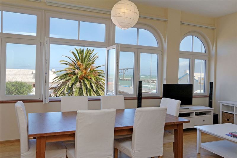 Lounge with six seater dining table