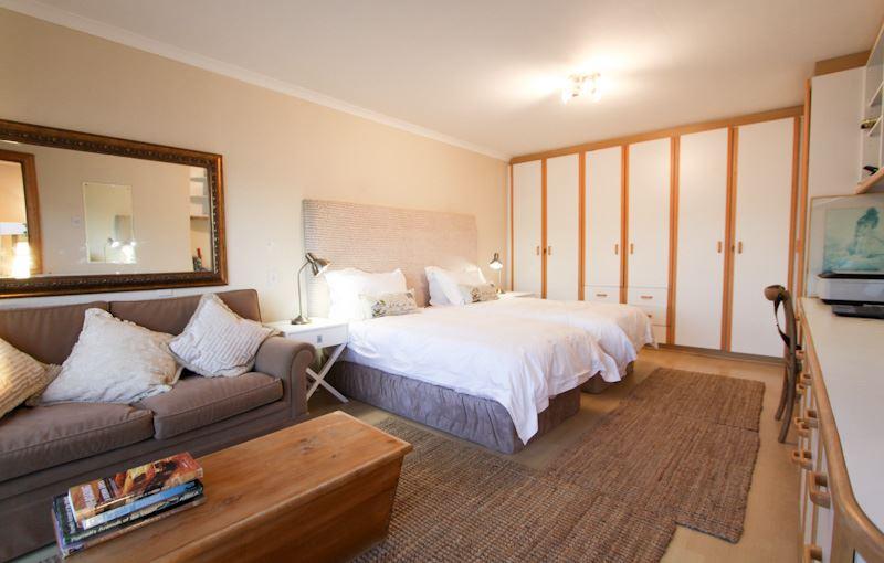 BEACHFRONT HOME BLOUBERGSTRAND