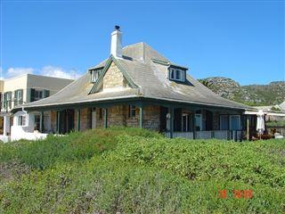 Lorelei Historical Beachfront Cottage | Cape Peninsula beach