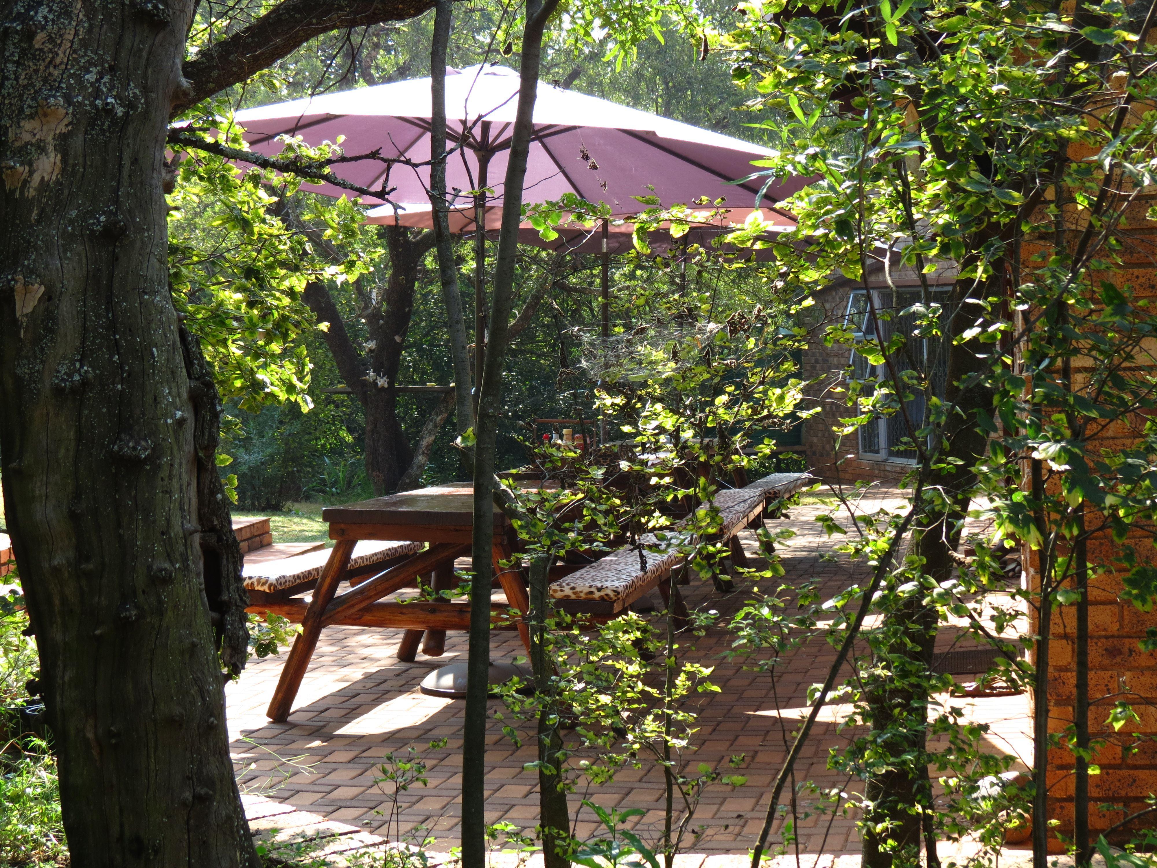 Meerkatplaats Guesthouse and B&B | Muldersdrift Accommodation
