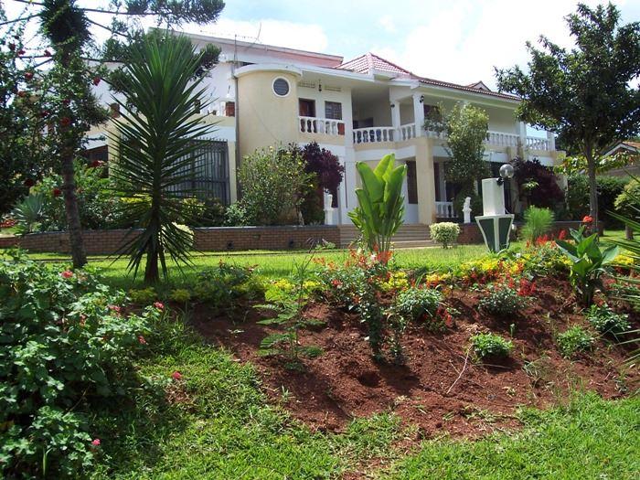 Palais Dacha Hotel | Mbuya Hotels