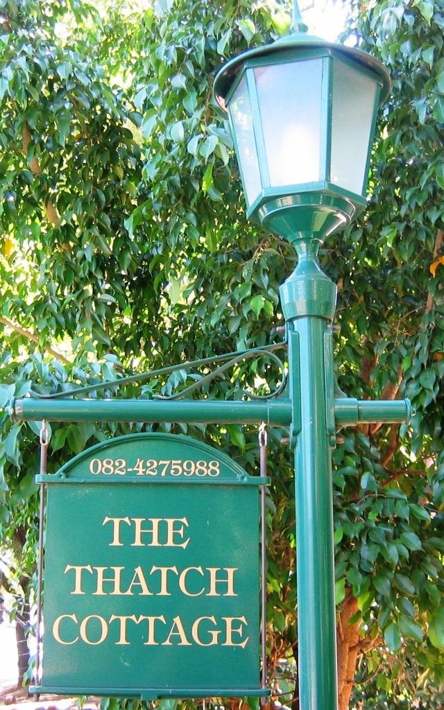 The Thatch Cottage | Accommodation Brooklyn