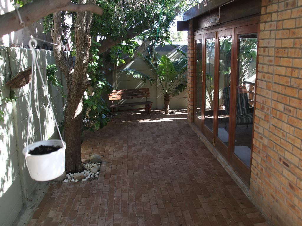 Ooskus Self-catering Holiday Home | Accommodation Gordons Bay