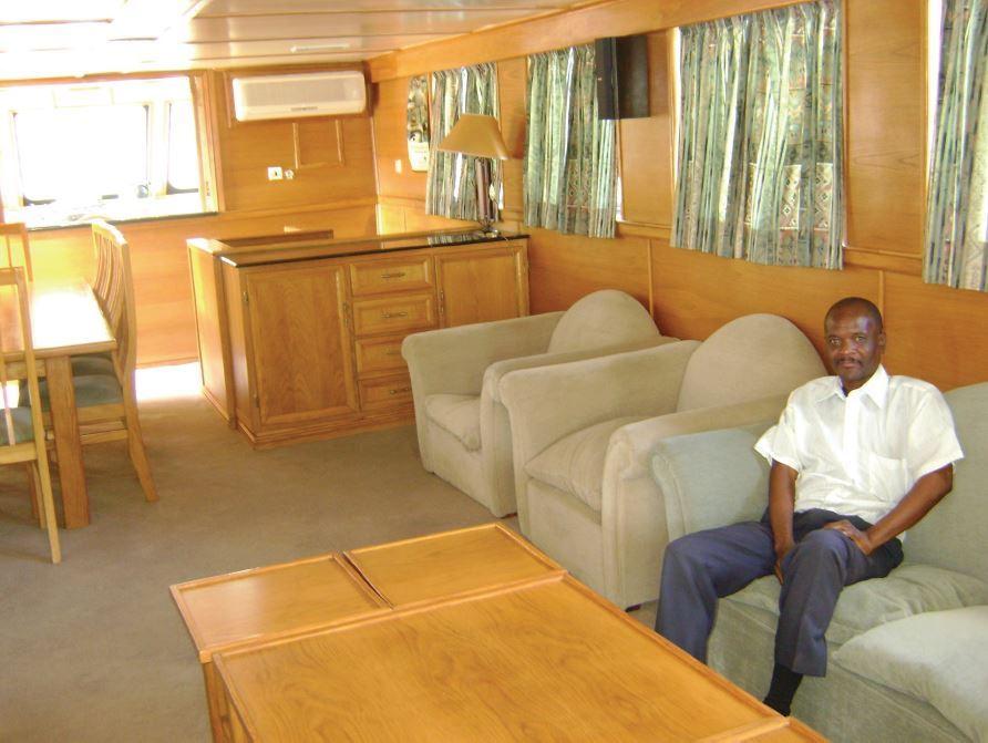 Baobab Houseboat