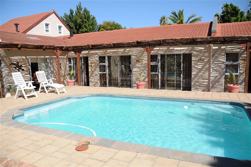 Pool and Sun Deck area