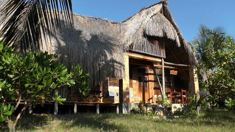 Earth Lodge | Praia do Tofo Accommodation