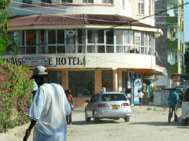 Kendas Arcade Hotel