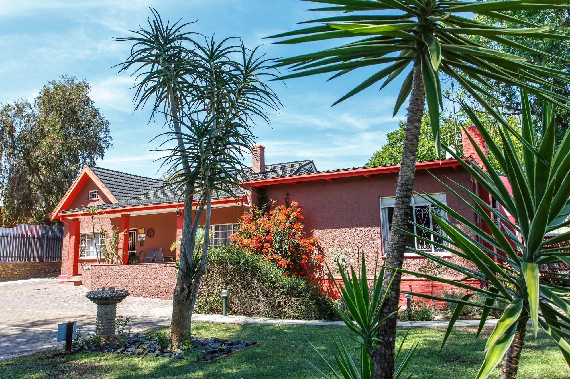 The Gumtree Guest House | Oudtshoorn Accommodation